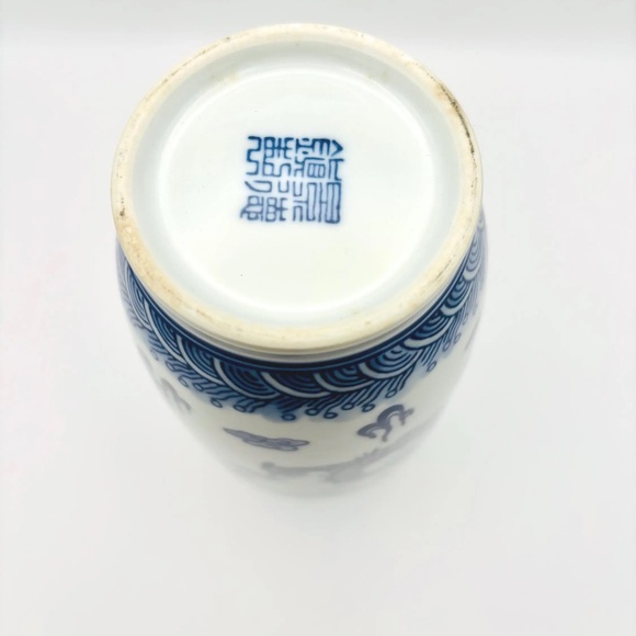 Chinese Blue and White Porcelain Vase With Dragon Design 8" - Picture 8 of 14